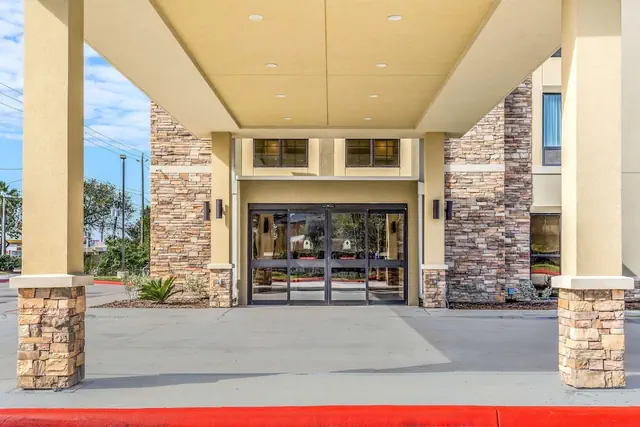 Photo 1 - Comfort Suites Channelview - Houston East