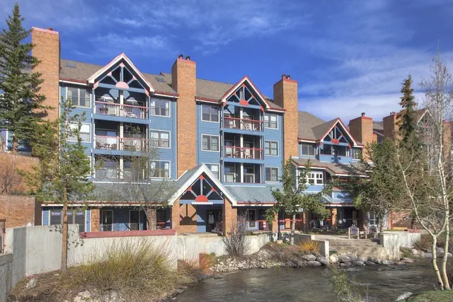 Photo 1 - Bright Scenic Studio Walk To Ski And Apres-ski - Sleeps 4 Studio Bedroom Condo by RedAwning