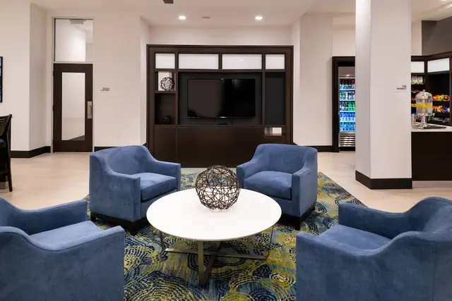 Photo 1 - Holiday Inn & Suites Farmington Hills - Detroit NW by IHG