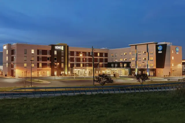 Photo 1 - Tru by Hilton Williamsville Buffalo Airport