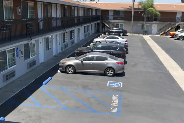 Photo 1 - Castaway Motel