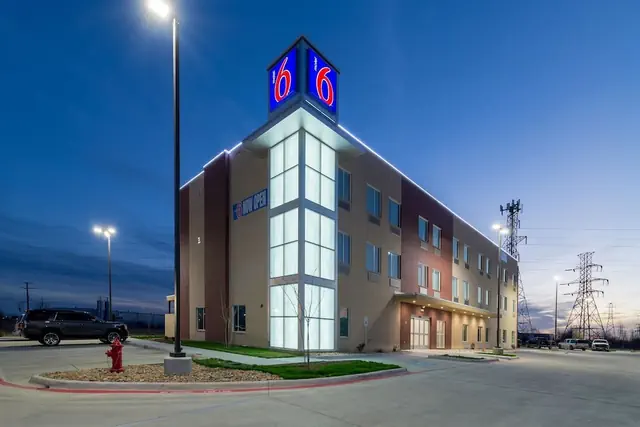 Photo 1 - Motel 6 Fort Worth, TX - North - Saginaw