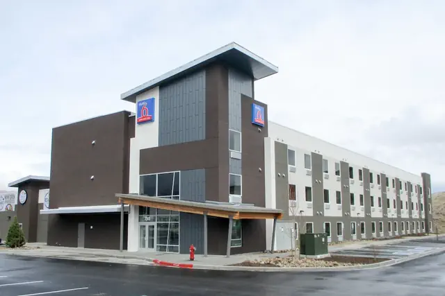 Photo 1 - Studio 6 Mccarran, NV - Sparks - Tahoe - Reno Industrial Center
