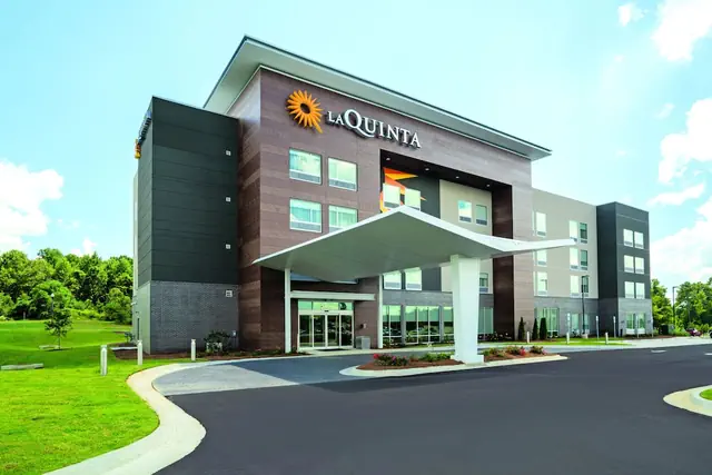 Photo 1 - La Quinta Inn & Suites by Wyndham Opelika Auburn