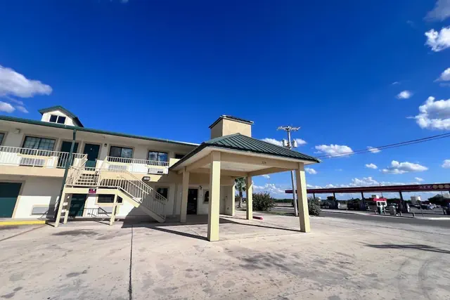 Photo 1 - OYO Garden Inn and Suites Pearsall I-35 East