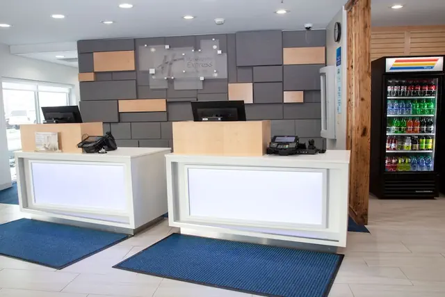 Photo 1 - Holiday Inn Express & Suites Marion by IHG