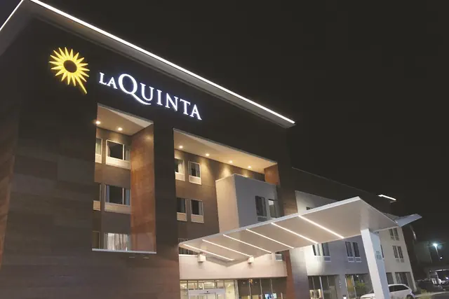 Photo 1 - La Quinta Inn & Suites by Wyndham Tuscaloosa University