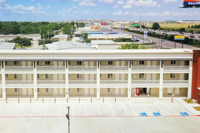 Photo 1 - Palacio Royale Inn Boutique Katy
