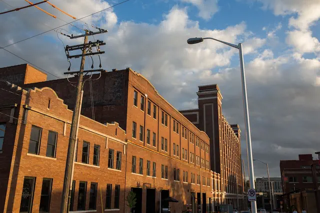 Photo 1 - Crossroads Hotel