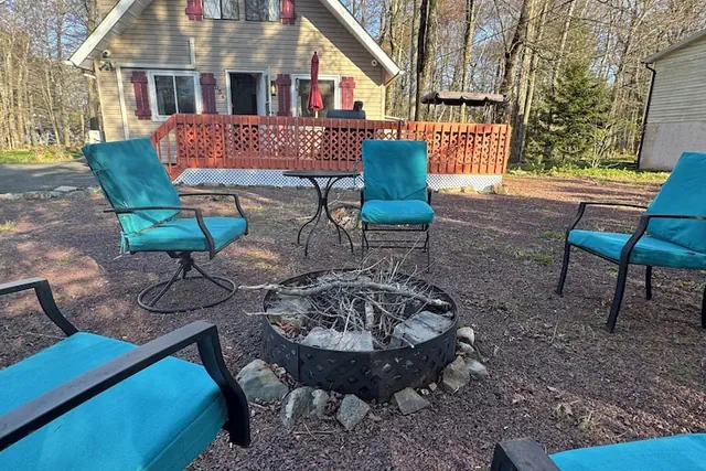 Photo 1 - Quiet and Cozy Chalet Retreat - Renovated