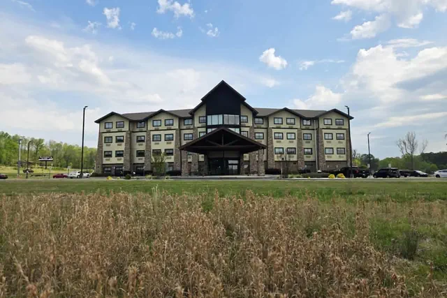 Photo 1 - Comfort Inn and Suites Near Lake Guntersville
