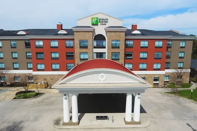 Photo 1 - Holiday Inn Express Hotel & Suites, a Baton Rouge-Port Allen by IHG