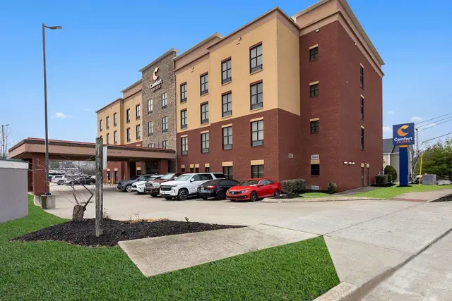 Photo 1 - Comfort Suites Nashville near Percy Priest Lake