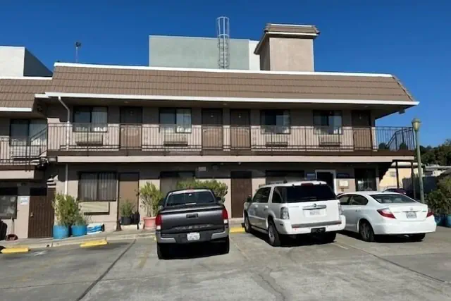 Photo 1 - Crown Lodge Motel Oakland