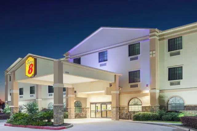 Photo 1 - Super 8 by Wyndham IAH West/Greenspoint