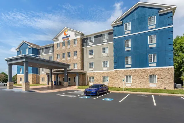 Photo 1 - Comfort Suites Clarksville near Governors Square Mall