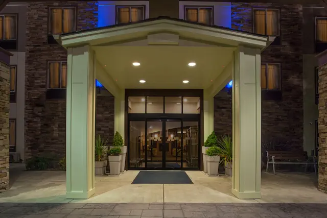 Photo 1 - Holiday Inn Express Hotel & Suites NEWPORT by IHG