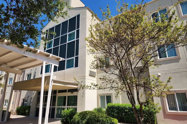Photo 1 - Baymont by Wyndham San Antonio Airport