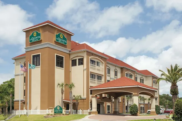 Photo 1 - La Quinta Inn & Suites by Wyndham Fort Walton Beach