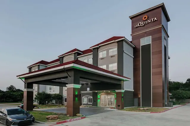 Photo 1 - La Quinta Inn & Suites by Wyndham Decatur