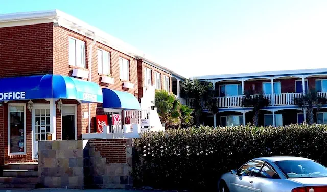 Photo 1 - Colonial Inn Motel