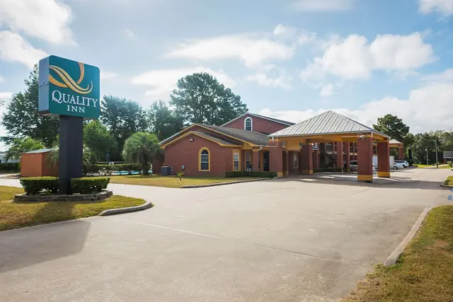 Photo 1 - Quality Inn DeRidder