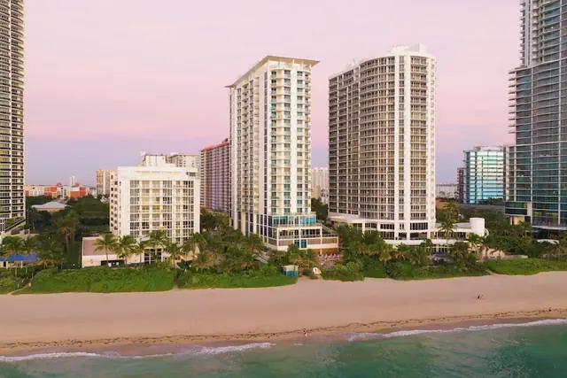 Photo 1 - Solé Miami, A Noble House Resort