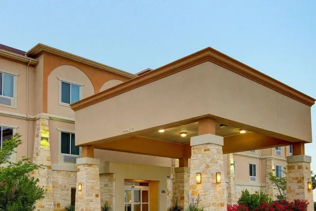 Photo 1 - Comfort Inn & Suites Alvarado