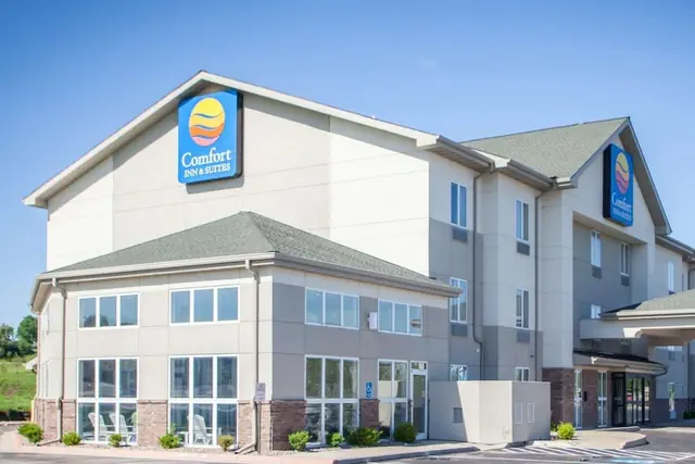 Photo 1 - Comfort Inn & Suites Harrisonville