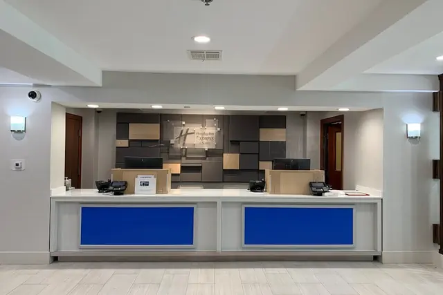 Photo 1 - Holiday Inn Express & Suites Woodland Hills by IHG