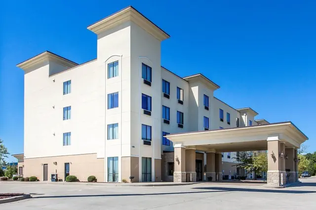 Photo 1 - Comfort Inn & Suites Madisonville