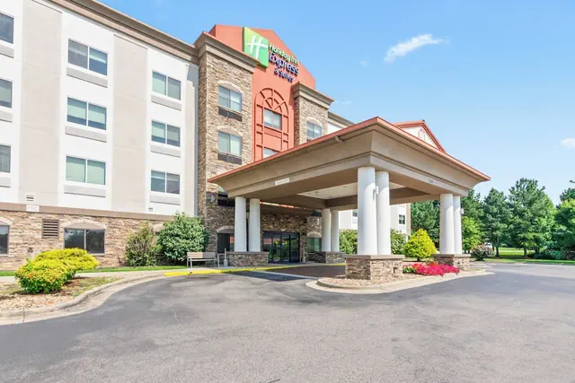 Photo 1 - Holiday Inn Express Hotel & Suites Mount Airy by IHG