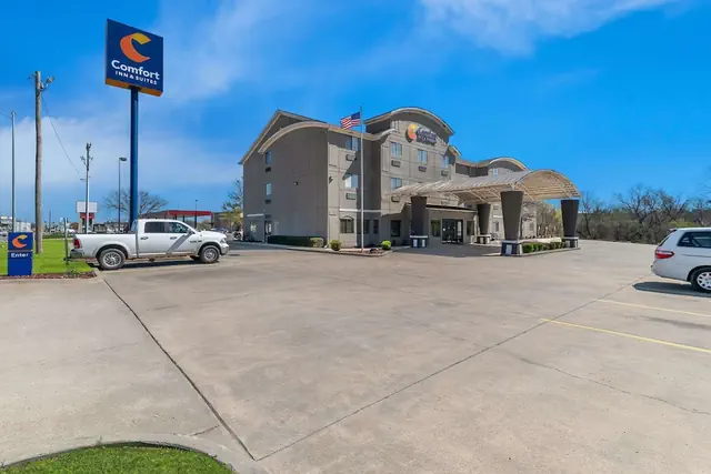 Photo 1 - Comfort Inn & Suites Atoka