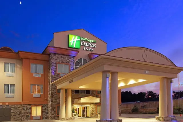 Photo 1 - Holiday Inn Express & Suites Marshall by IHG