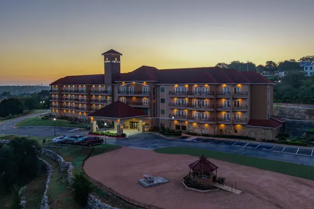 Photo 1 - La Quinta Inn & Suites by Wyndham Marble Falls
