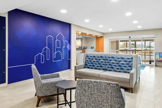 Photo 1 - Holiday Inn Express Hotel & Suites Council Bluffs - Conv Ctr by IHG