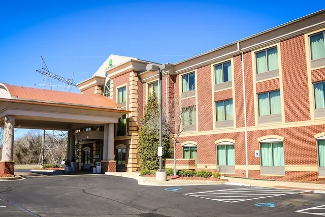 Photo 1 - Holiday Inn Express Hotel & Suites Memphis/Germantown by IHG