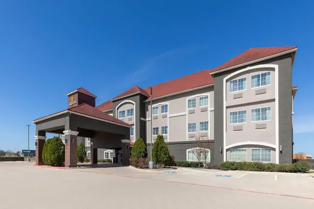 Photo 1 - La Quinta Inn & Suites by Wyndham Kyle - Austin South