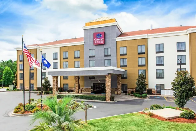 Photo 1 - Comfort Suites Clinton near Presbyterian College