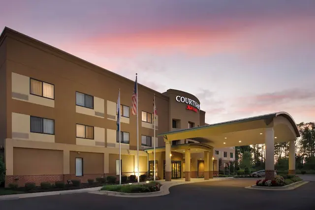 Photo 1 - Courtyard Marriott Waldorf