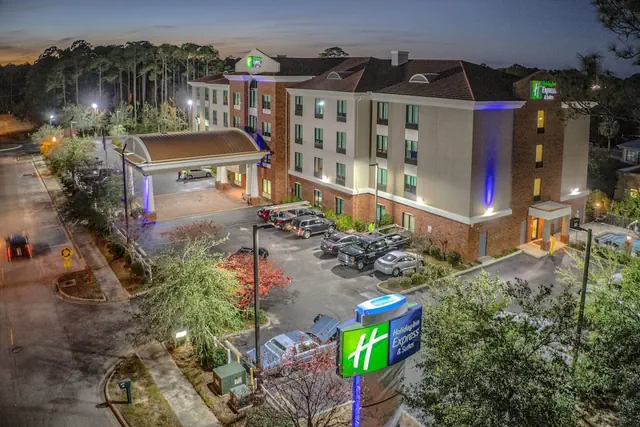 Photo 1 - Holiday Inn Express & Suites Gulf Shores by IHG