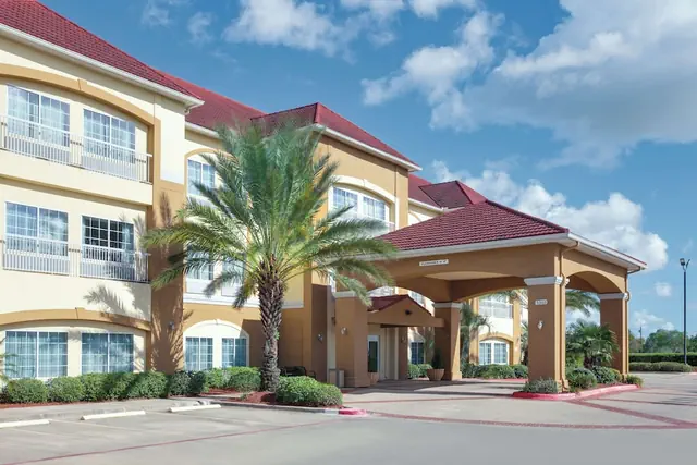 Photo 1 - La Quinta Inn & Suites by Wyndham Bay City