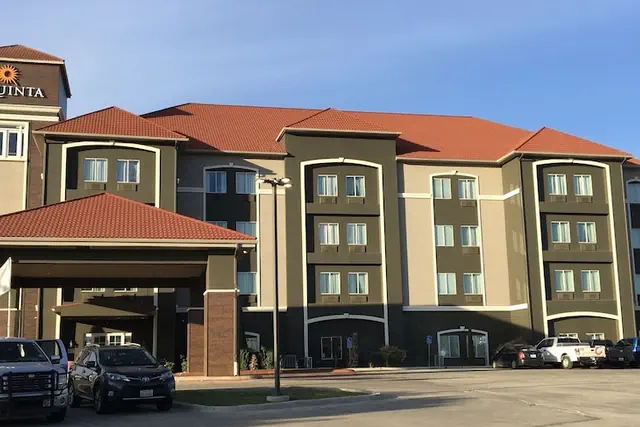Photo 1 - La Quinta Inn & Suites by Wyndham Brownwood
