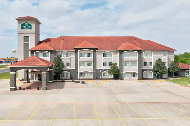 Photo 1 - La Quinta Inn & Suites by Wyndham Fairfield TX