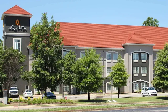 Photo 1 - La Quinta Inn & Suites by Wyndham Huntsville Airport Madison