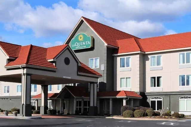 Photo 1 - La Quinta Inn & Suites by Wyndham Russellville