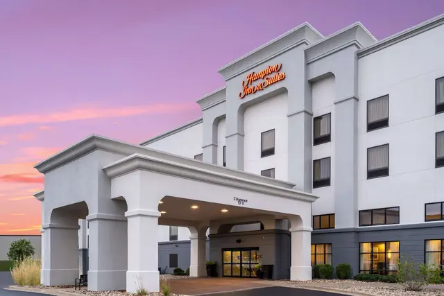 Photo 1 - Hampton Inn & Suites Cedar Rapids - North