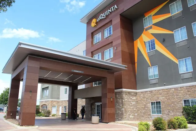 Photo 1 - La Quinta Inn and Suites by Wyndham Schertz-San Antonio-Selma