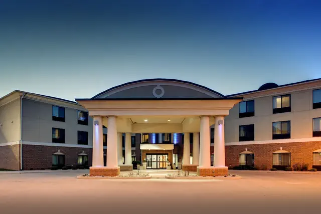 Photo 1 - Holiday Inn Express Hotel & Suites Peru - Lasalle Area by IHG