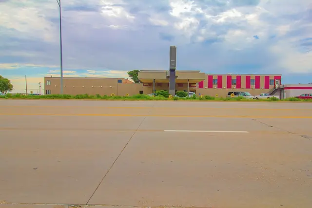 Photo 1 - HomeTown Inn by OYO - Liberal, KS